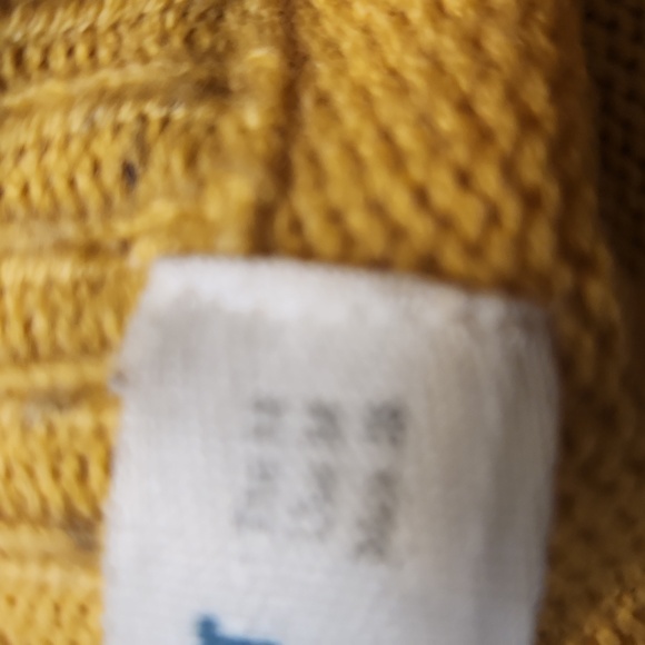 Yellow ladies sweater - Picture 6 of 9